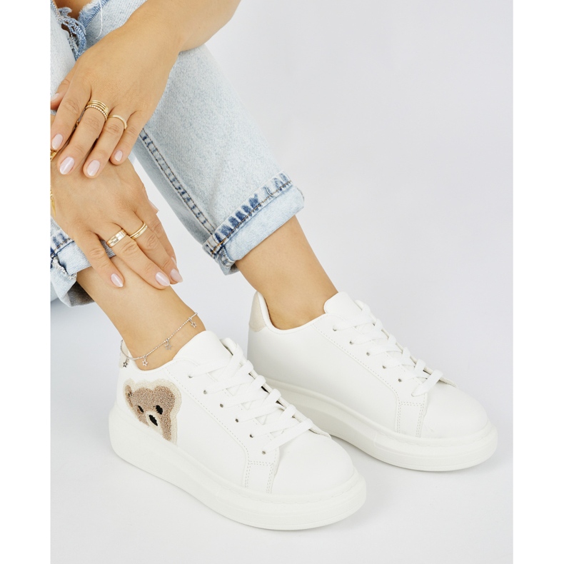 Weiße Damen-Sportschuhe mit Teddybär