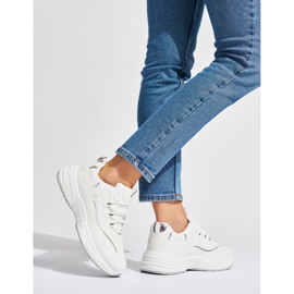 Weiße Damen-Sportschuhe mit dicker Sohle