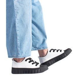 Weiße und schwarze Low-Top-Sneaker aus Naturleder