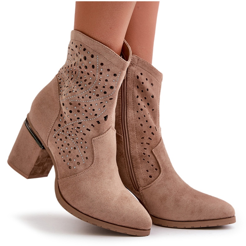 Verzierte, durchbrochene Damen-Stiefeletten aus Öko-Wildleder in Beige S.Barski HY42-029