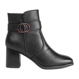 Schwarze Stiefeletten mit quadratischer Spitze