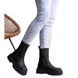 Schwarze Kunegunda-Stiefel mit massiver Sohle