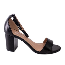 Schwarze Sandaletten mit hohen Absätzen von Asgha