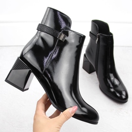 Schwarze Stiefeletten aus Lackleder mit dekorativem Absatz D&amp;A S.Barski Premium Collection MR880-140