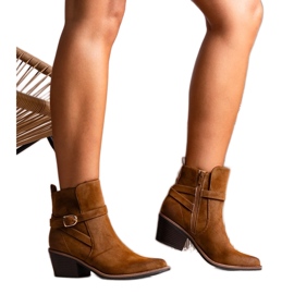 Mihaelas braune Stiefeletten mit hohen Absätzen