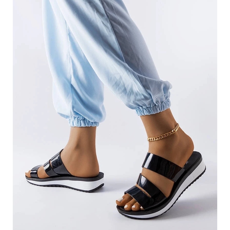 Elegante schwarze Damen-Schnürschuhe aus Lackleder