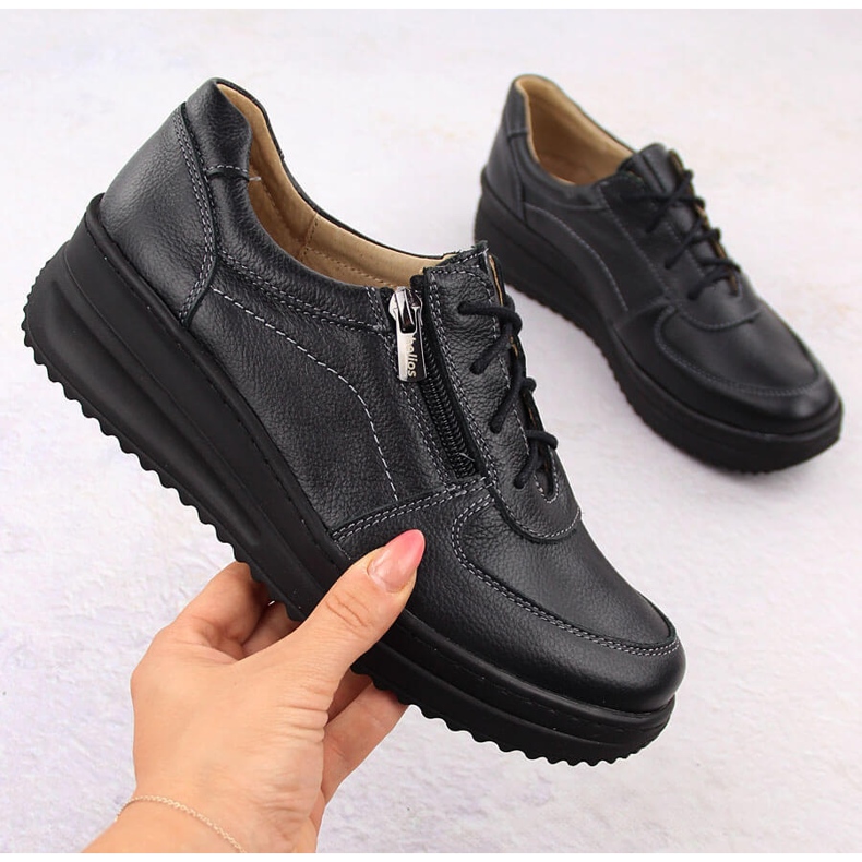 Bequeme Damenschuhe aus schwarzem Leder Helios 419