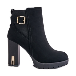 Damenstiefel mit goldener Schnalle auf hohem Absatz, isolierte schwarze Erilanes