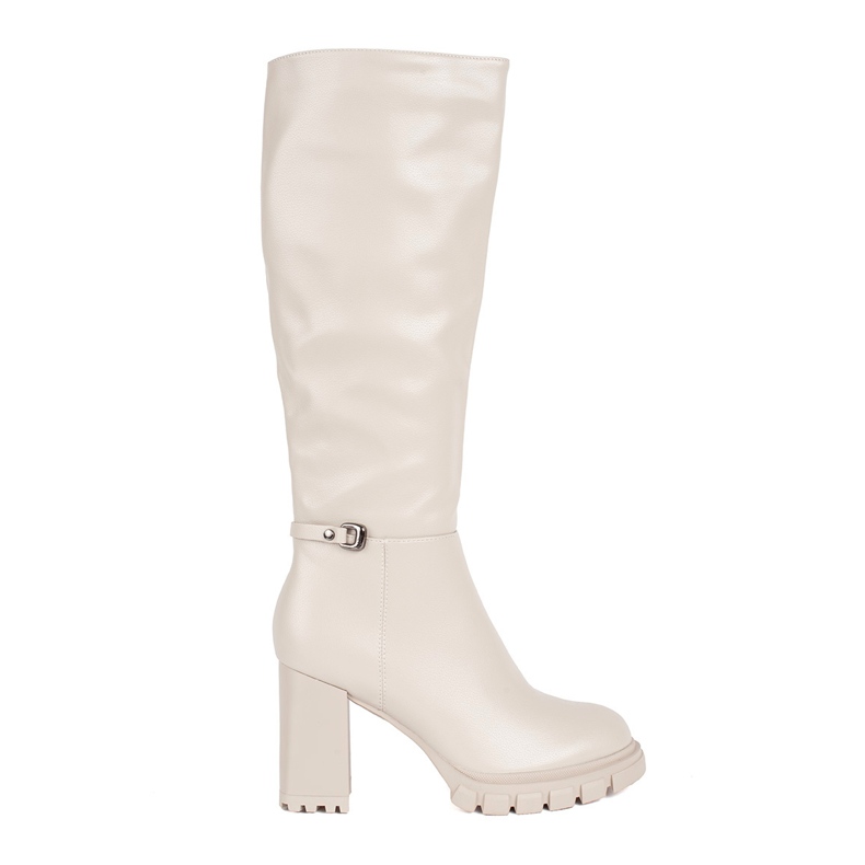 Klassische beige Stiefel mit hohen Absätzen