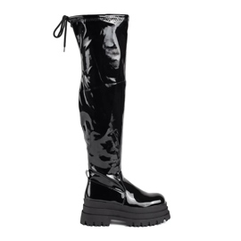 Seastar Schwarze Patentmusketiere auf einer Plattform