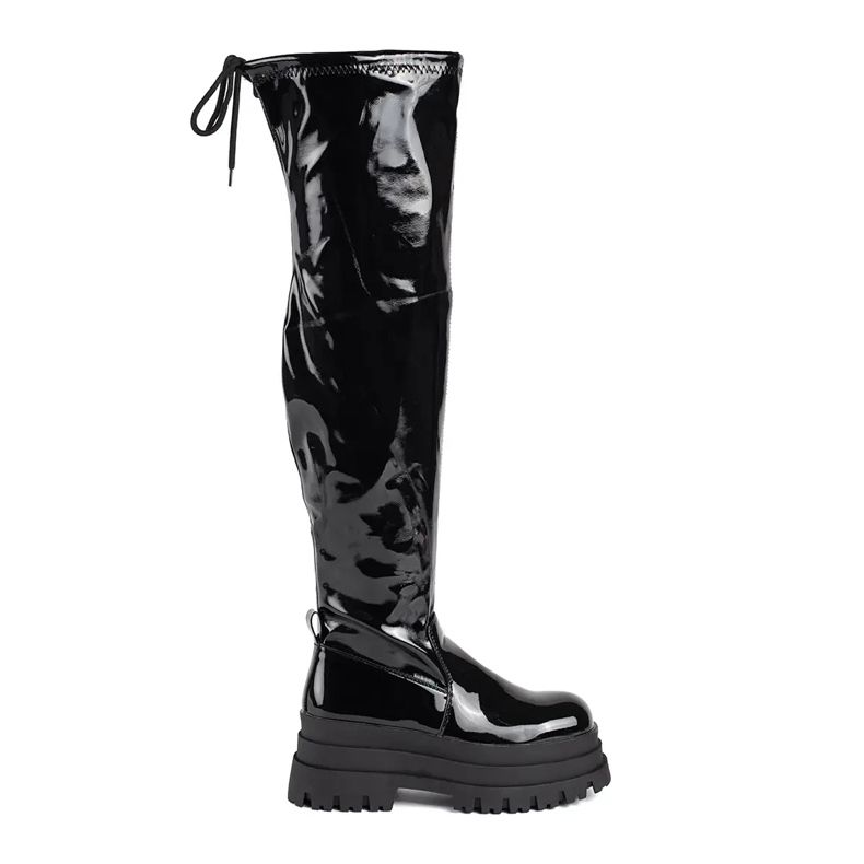 Seastar Schwarze Patentmusketiere auf einer Plattform