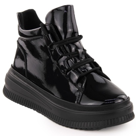 Isolierte schwarze Damenstiefel aus Lackleder Artiker 55C1049