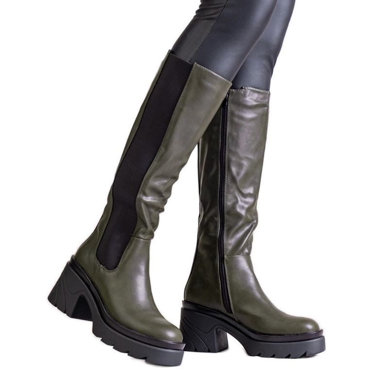 Grüne Stiefel mit dickerem Absatz von Charla