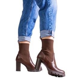 Braune Stiefeletten aus Asera-Öko-Leder