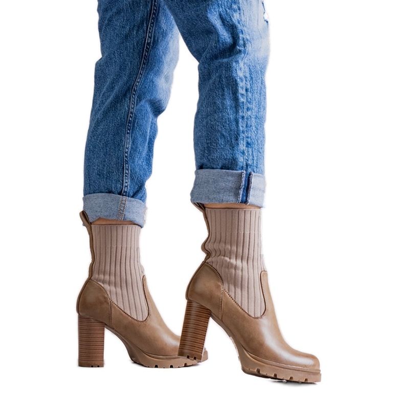 Dunkelbeige Stiefeletten aus Asera-Öko-Leder