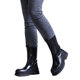 Schwarze Stiefeletten mit massiver Naema-Sohle