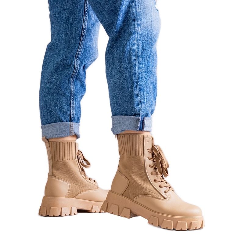 Beige Stiefeletten mit flexiblem Obermaterial von Zogba