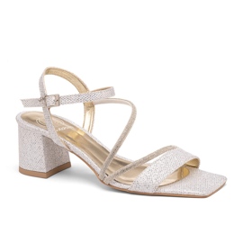 Niedrige Sandalen mit quadratischer Zehenpartie und dekorativen Riemen, silberfarben BUTDAM