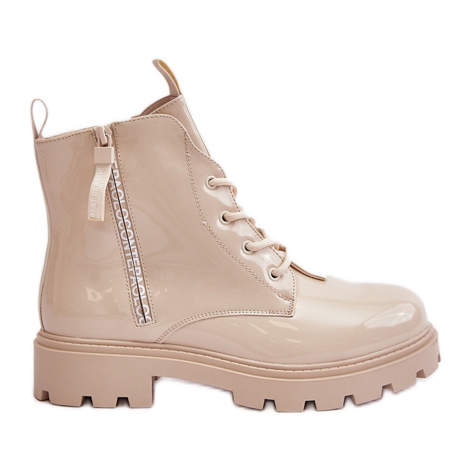 Damen-Arbeiterstiefel aus Lackleder, isoliert, mit beigen Aufschriften, Zinfreya