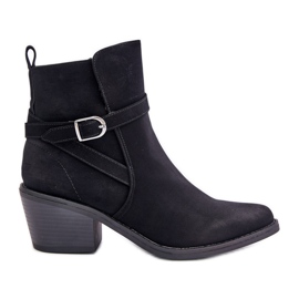 Schwarze Glamer-Cowboystiefel mit hohem Absatz und spitzen Zehen, isoliert und mit Reißverschluss