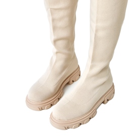 Lange beige Stoffstiefel auf der Athira-Plattform