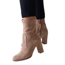 Beigefarbene, taillierte Stiefeletten mit hohem Absatz aus Öko-Wildleder von Haner