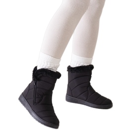 Schwarze Schneestiefel mit Khit-Fell verziert