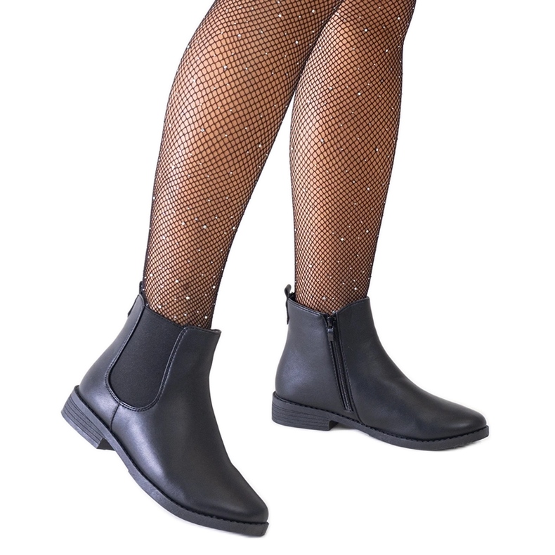 Schwarze klassische Stiefeletten mit elastischem Einsatz aus Maiza-Öko-Leder