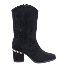 Schwarze durchbrochene Stiefel mit hohen Absätzen