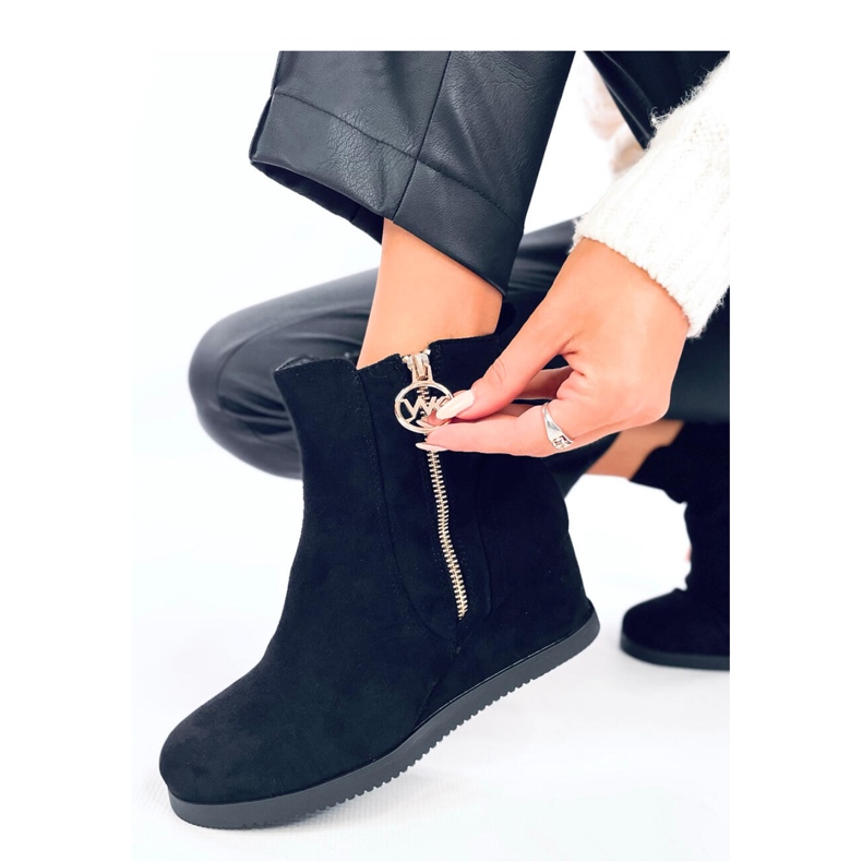 Vavin Schwarze Stiefeletten mit Keilabsatz und goldenem Reißverschluss – Inello