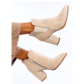 Croix Beige Stiefeletten mit mandelförmiger Zehenpartie und hohem Absatz – Inello