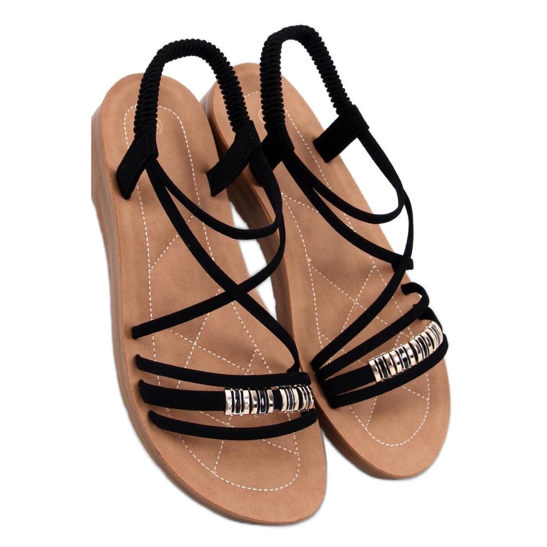 Minimalistische Sandalen auf einem zarten schwarzen Plateau