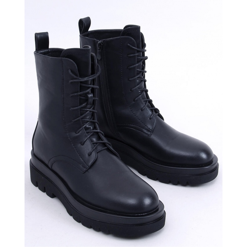 West Schwarze Stiefeletten mit hoher Sohle – Inello