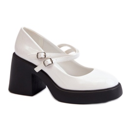 Weiße Pumps mit klobigem Absatz