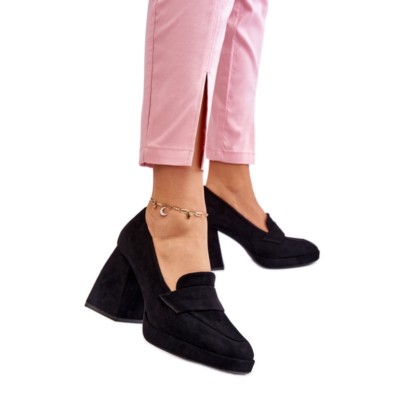 Schwarze Damenpumps mit massivem Absatz