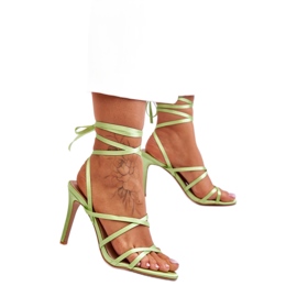 Grüne Schnürsandalen mit hohen Absätzen