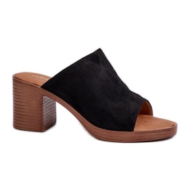 Elegante schwarze Flip-Flops mit hohen Absätzen