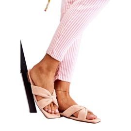 Klassische Damen-Hausschuhe aus Wildleder in Rosa