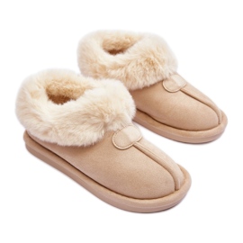 Hellbeige isolierte Damen-Slipper
