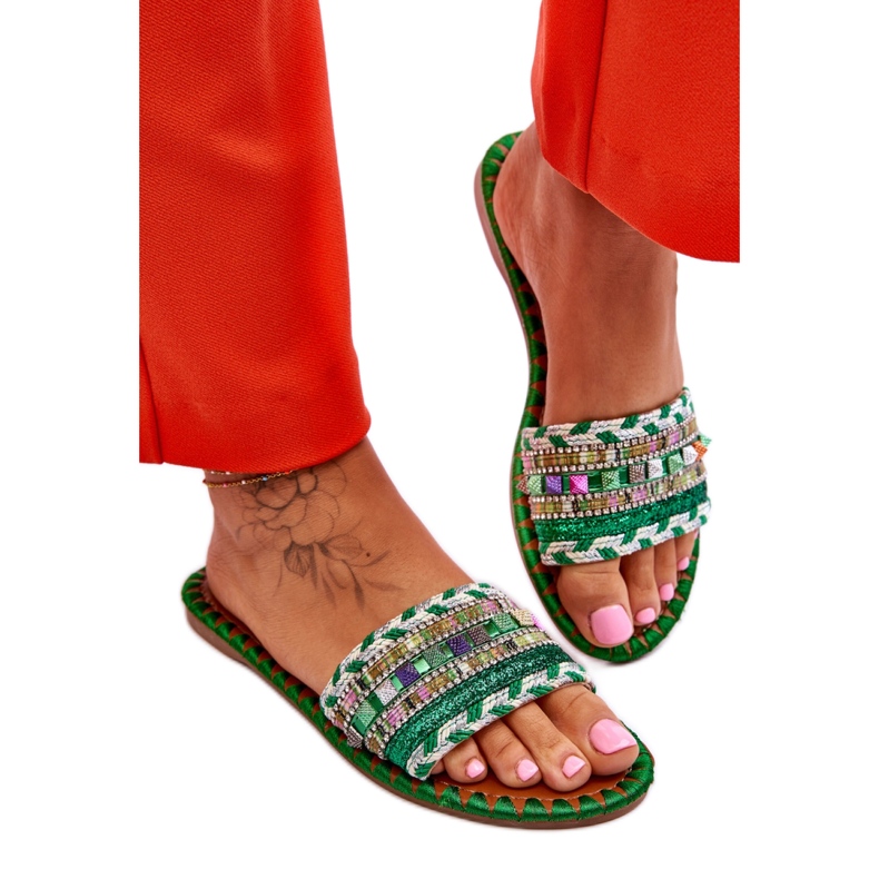 Grüne verzierte Flip-Flops Grüne verzierte Flip-Flops