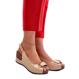 Beige Keilsandaletten für Damen