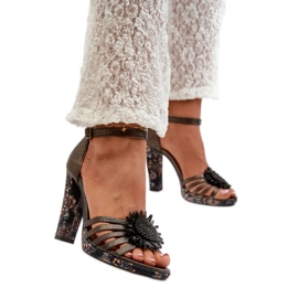 Damen-Ledersandalen mit Dekoration Maciejka 06620-20 Graphit grau Damen-Ledersandalen mit Dekoration Maciejka 06620-20 Graphit grau