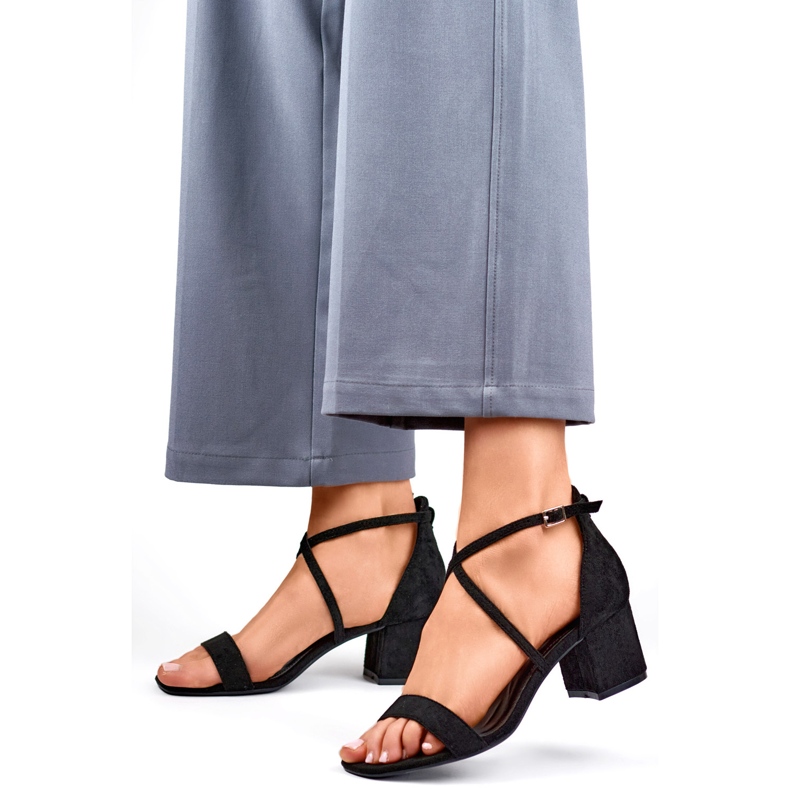 Damensandalen auf Block 6895B, schwarz