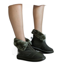 Grüne isolierte Schneestiefel mit Kragen von Edidda