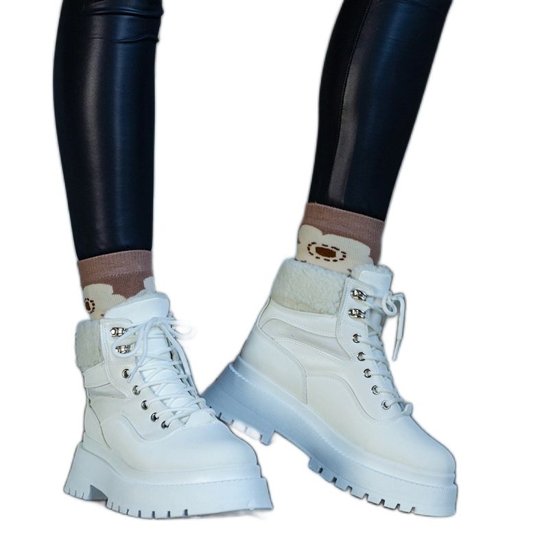 Weiße Sneaker mit dicker Sohle und Fell von Best