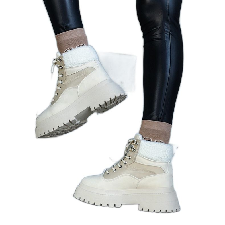 Beigefarbene Sneakers mit dicker Sohle und Fell von Best