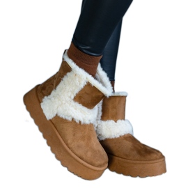 Braune Plateau-Schneestiefel aus Öko-Wildleder mit Fellverzierung von Peters
