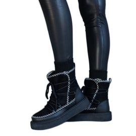 Schwarze Plateau-Schneestiefel mit Schnürsenkeln, verziert mit Mckenzie-Stickerei