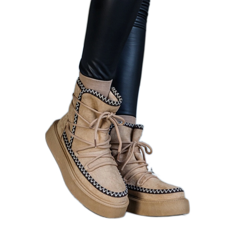 Beigefarbene Plateau-Schneestiefel zum Schnüren, verziert mit Mckenzie-Stickerei