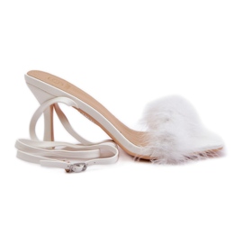 Weiße Emilettra-Sandalen mit hohem Absatz und Federn